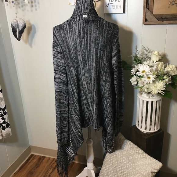 Billabong long sleeve knit shrug - Picture 2 of 8